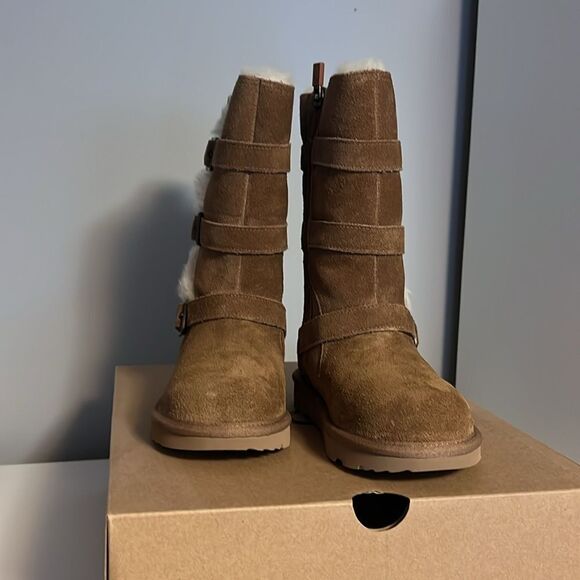 Brand new Ugg Maddi II girls tall zipper boots - Picture 4 of 5